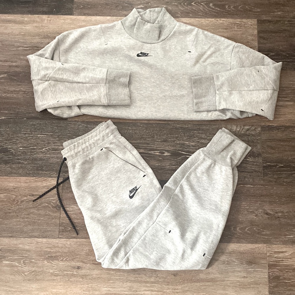 NIKE | Tech Fleece Set Small Joggers Medium Crewneck